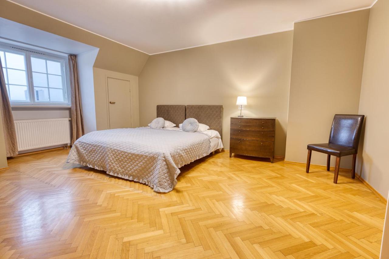 Historic Residence Apartments At Old Town Tallinn Extérieur photo