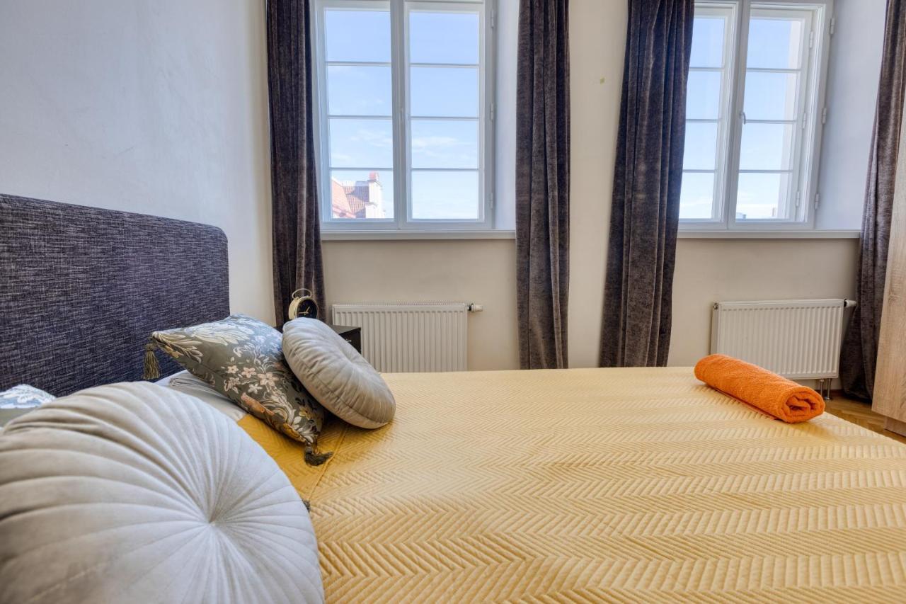 Historic Residence Apartments At Old Town Tallinn Extérieur photo
