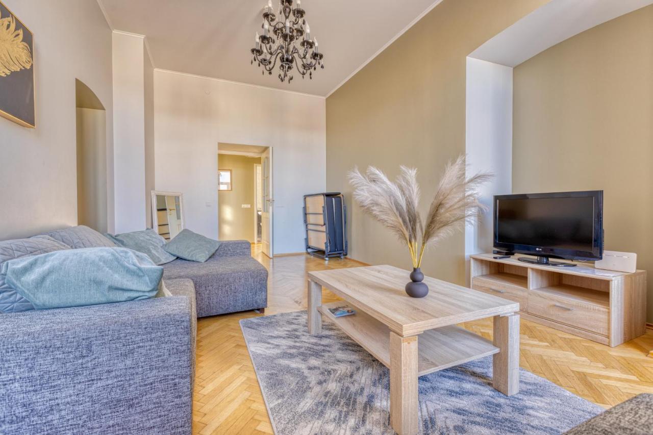 Historic Residence Apartments At Old Town Tallinn Extérieur photo