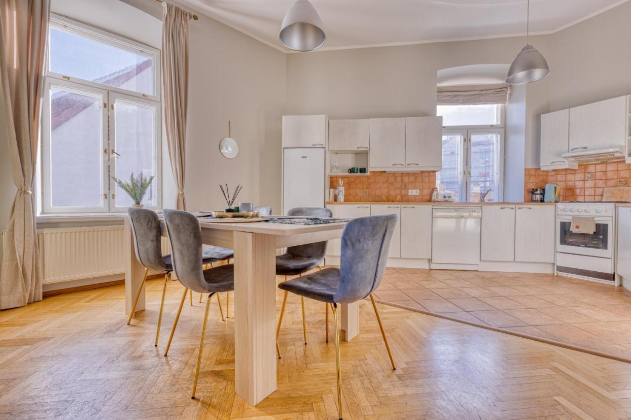 Historic Residence Apartments At Old Town Tallinn Extérieur photo